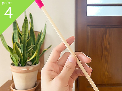  木の温もりを感じる「国産ヒノキの持ち手」